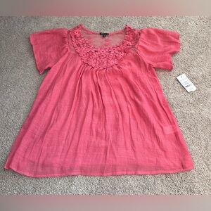 NWT Hannah Women's Pink Top with Floral Detail. Size S